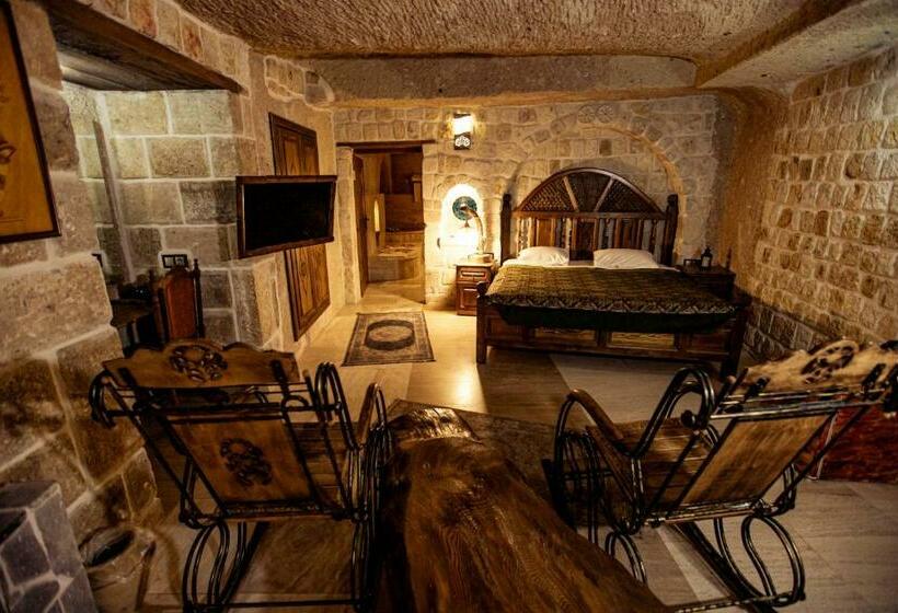 Полулюкс, Oread Cave Suites
