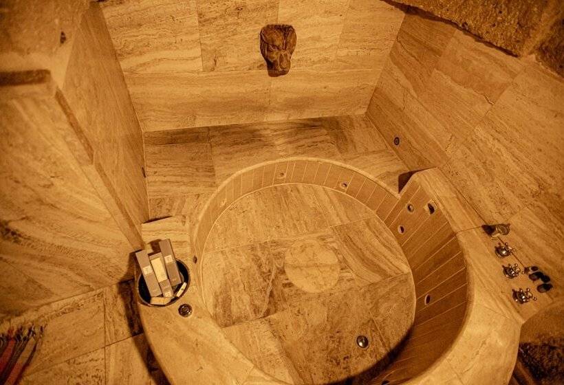 Полулюкс, Oread Cave Suites