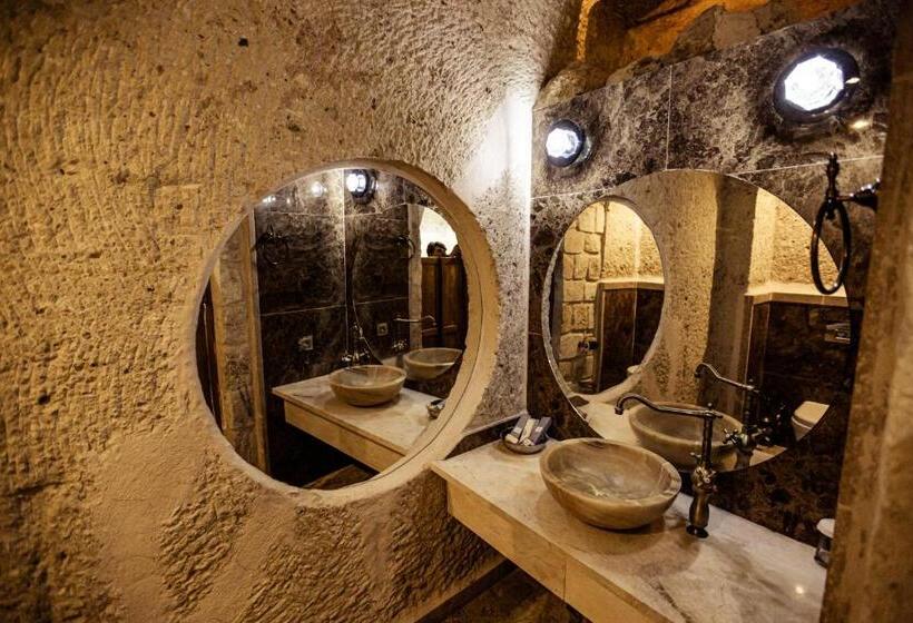 Люкс с Балконом, Oread Cave Suites