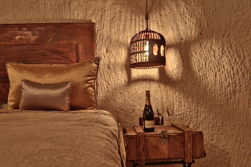 스위트, The Owl Cave