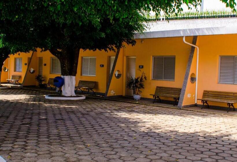 패밀리 룸, Villa Do éden