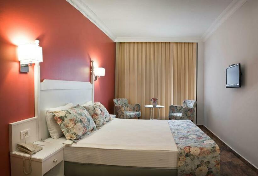 Номер Стандарт Вид на Бассейн, Olbios Marina Resort