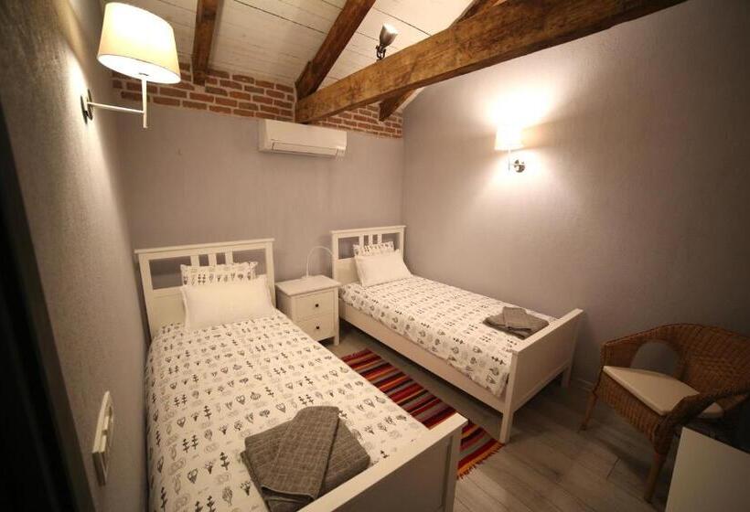 디럭스 스위트, Attalos Suites