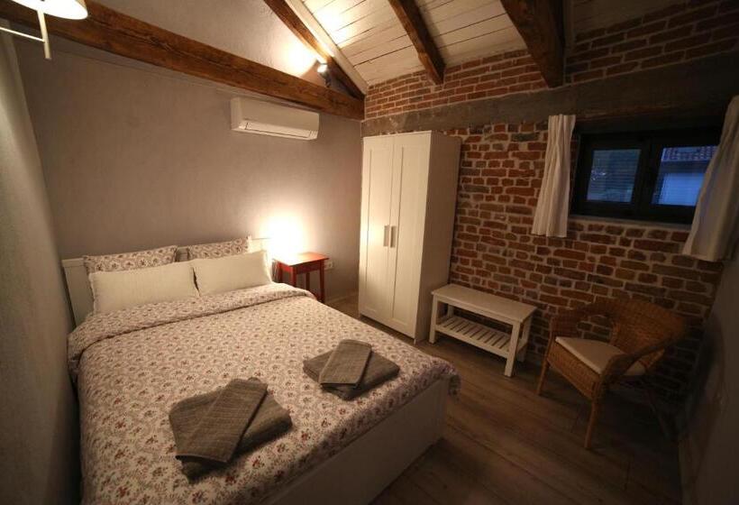 디럭스 스위트, Attalos Suites