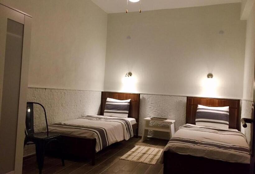 디럭스 패밀리 룸, Attalos Suites