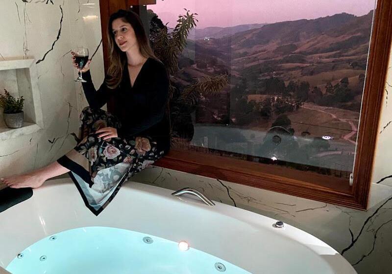 디럭스 방갈로, Pousada Shangri La