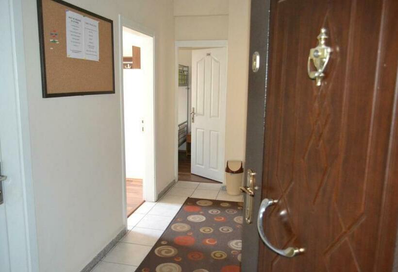 Standard Triple Room, Second Home Hostel
