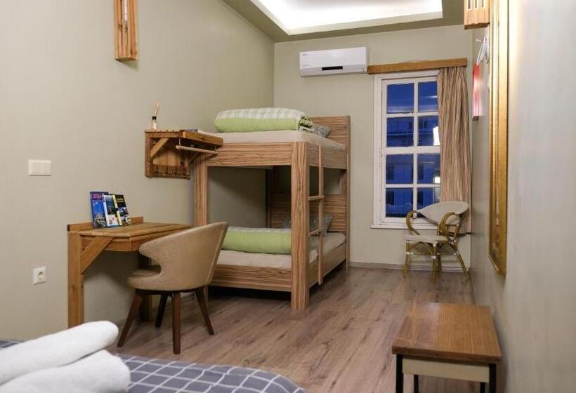 Standard Triple Room, Second Home Hostel