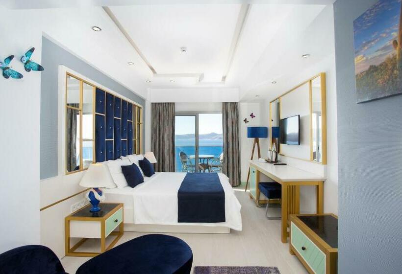 Номер Deluxe Вид на Море с Балконом, Sea View