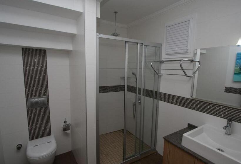 Апартаменты Deluxe 2 Спальни, Sea Breeze Hotel And Apartments