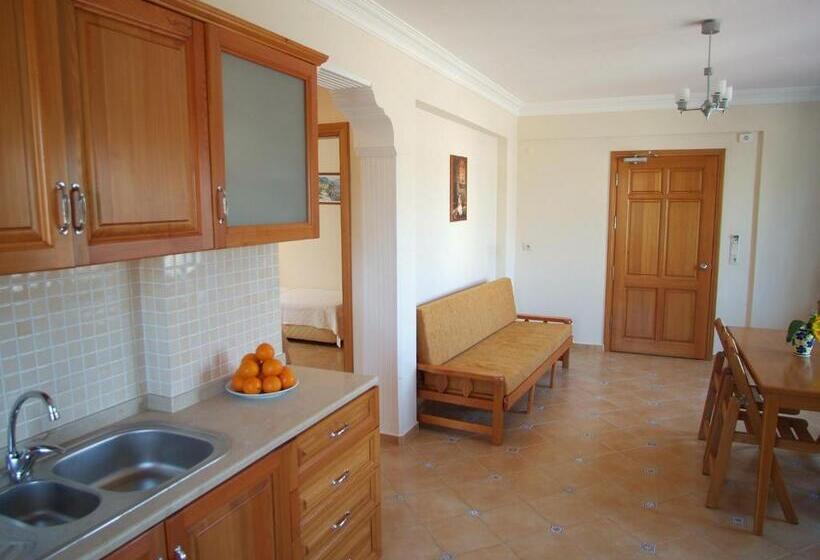 Апартаменты 4 Спальни, Sea Breeze Hotel And Apartments