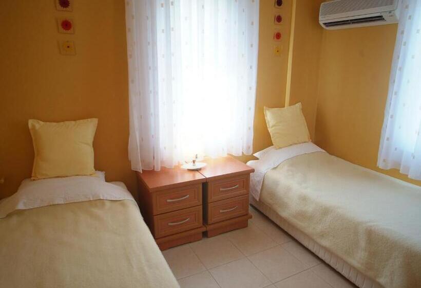 Вилла 3 Спальни, Sea Breeze Hotel And Apartments