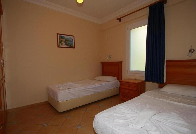Апартаменты Deluxe 3 Спальни, Sea Breeze Hotel And Apartments