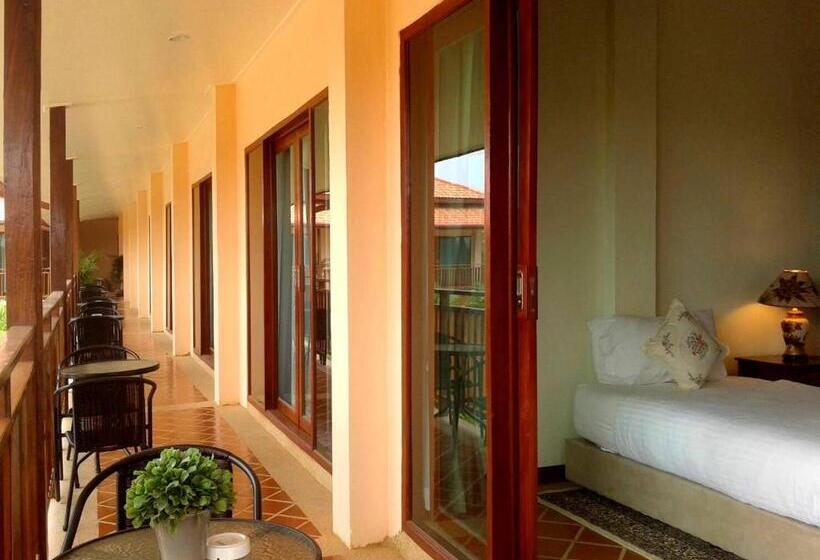 Трехместный Номер Стандарт Вид на Бассейн, Siam Tara Resort Chiangkhong