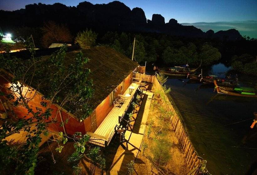 Номер Deluxe, Pp Red Tuna Hut