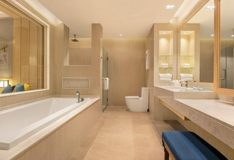 Номер Deluxe Вид на Бассейн, Le Meridien Khao Lak Resort & Spa
