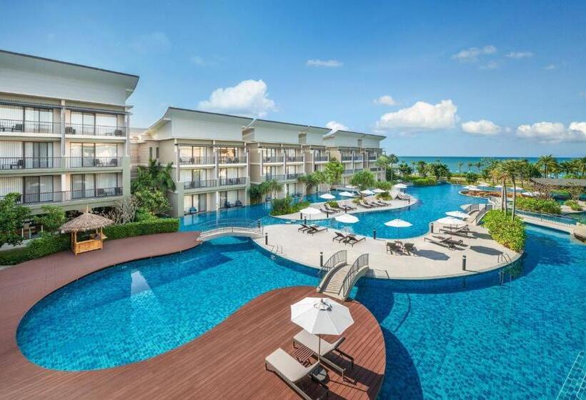 Номер Deluxe Кровать Кинг с Видом, Le Meridien Khao Lak Resort & Spa