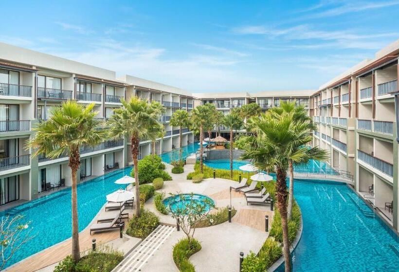 Номер Superior Вид на Бассейн, Le Meridien Khao Lak Resort & Spa