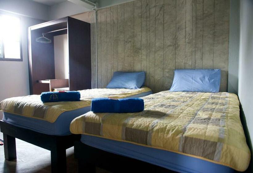 חדר סטנדרט, 9 Hostel