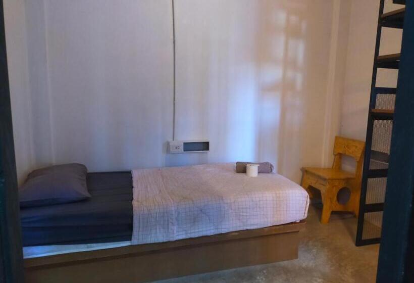 חדר סטנדרט יחיד, 9 Hostel