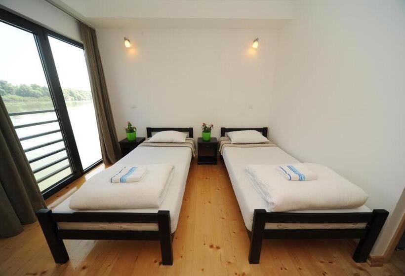 اتاق استاندارد با چشم‌انداز, B&b Botel Charlie