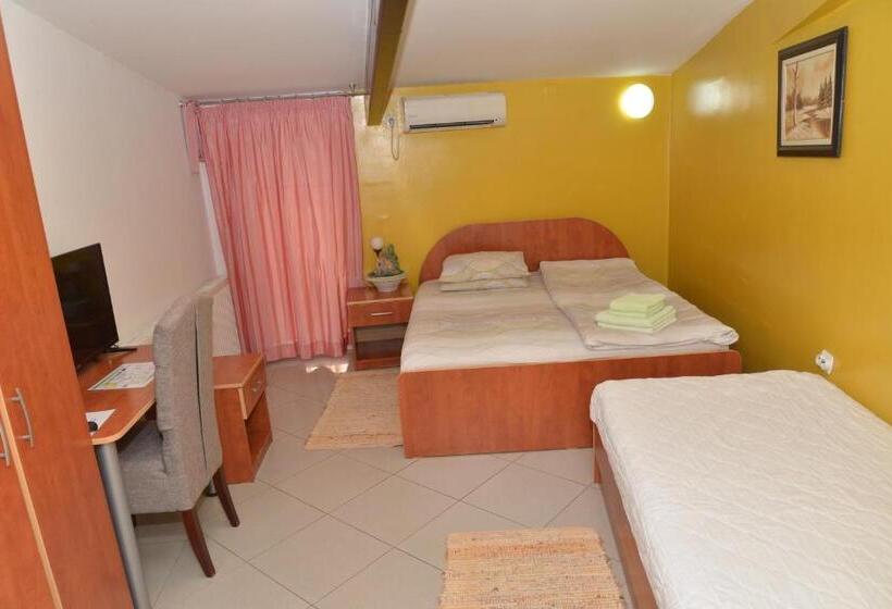 اتاق استاندارد سه نفره, Apartments Imper   Imd