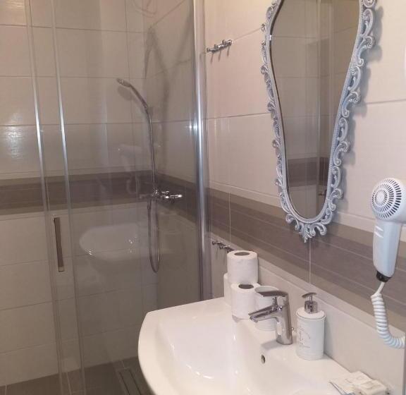 اتاق استاندارد سه نفره, Sobe Zeravica Sremski Karlovci