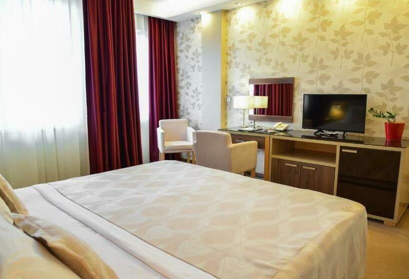 اتاق لوکس با بالکن, Tami Residence