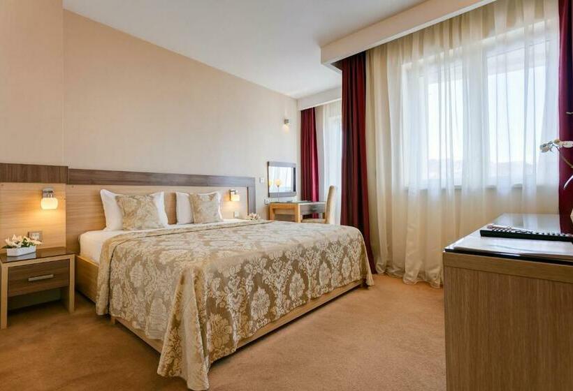 اتاق لوکس با بالکن, Tami Residence