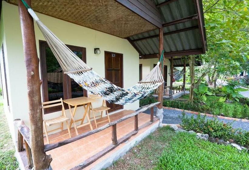 Бунгало Deluxe, Isara Lanta Beach Resort
