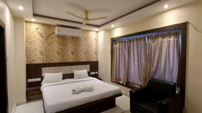 Номер Deluxe Кровать Кинг, Mor Hotel Home Town  Lift  Wifi With Restaurant Facilities  Near Temple & Golden Beach Best Selling