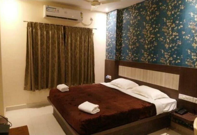 Номер Deluxe Кровать Кинг, Mor Hotel Home Town  Lift  Wifi With Restaurant Facilities  Near Temple & Golden Beach Best Selling