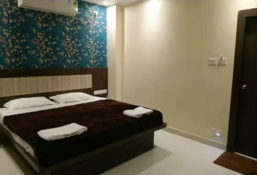 Номер Deluxe Кровать Кинг, Mor Hotel Home Town  Lift  Wifi With Restaurant Facilities  Near Temple & Golden Beach Best Selling
