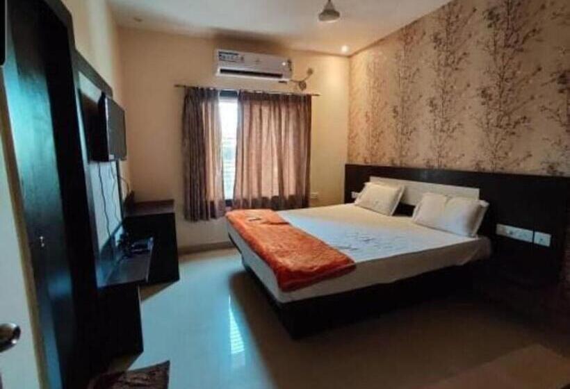 Номер Deluxe Кровать Кинг, Mor Hotel Home Town  Lift  Wifi With Restaurant Facilities  Near Temple & Golden Beach Best Selling