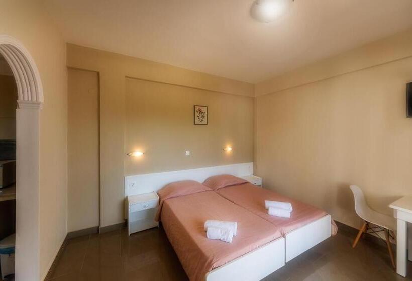 디럭스 스튜디오, Chandris Apartments