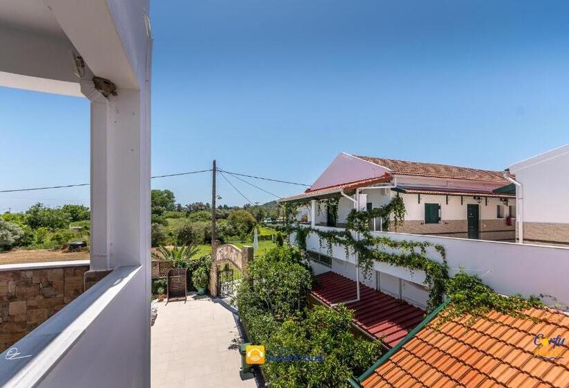 디럭스 스튜디오, Chandris Apartments