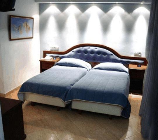 غرفة قياسية ثلاثية, Filippos