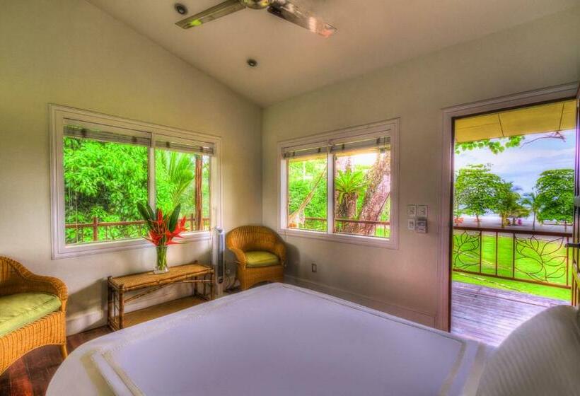 Номер Клуб, Iguana Lodge Beach Resort