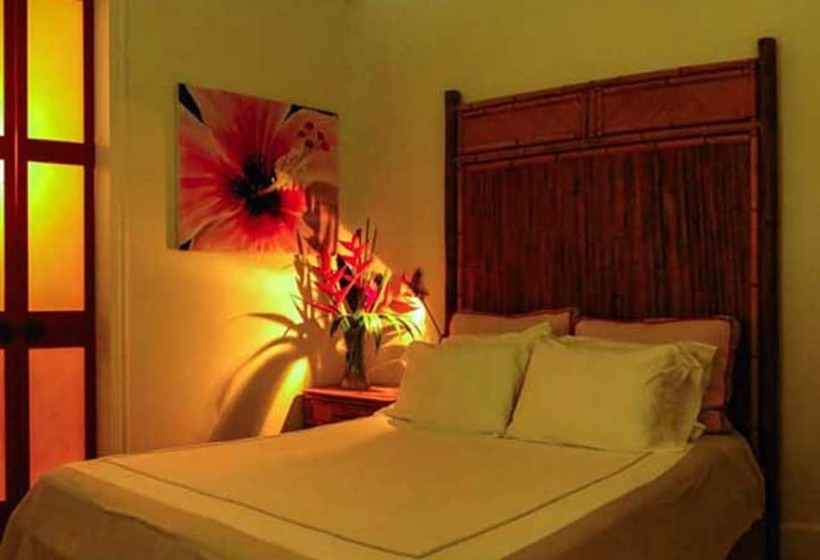 Номер Клуб, Iguana Lodge Beach Resort