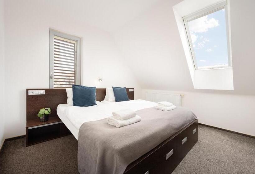 Номер Стандарт Трехместный, Wine & Wellness Hotel Besední Dům