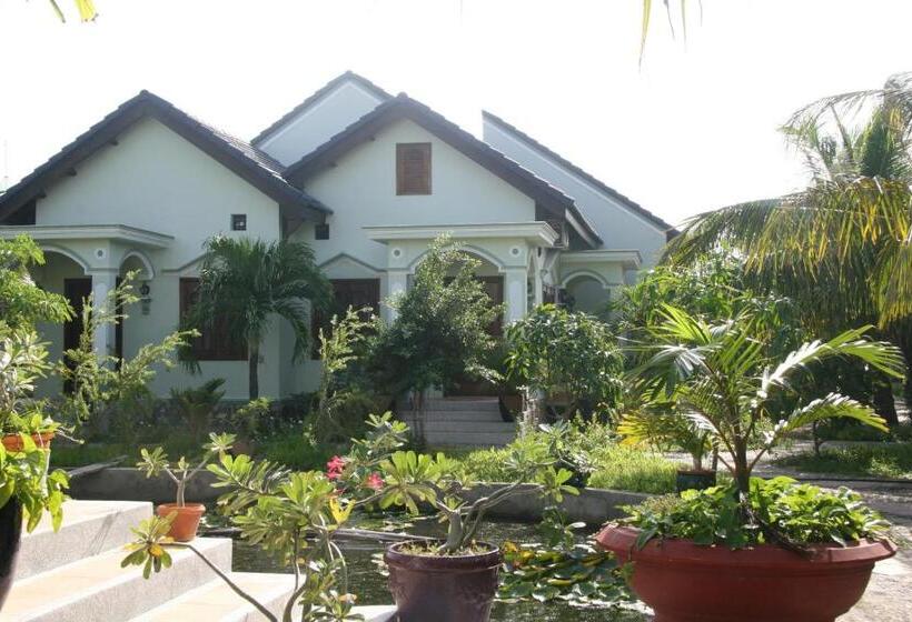 اتاق اجرایی, Gold Rooster Resort