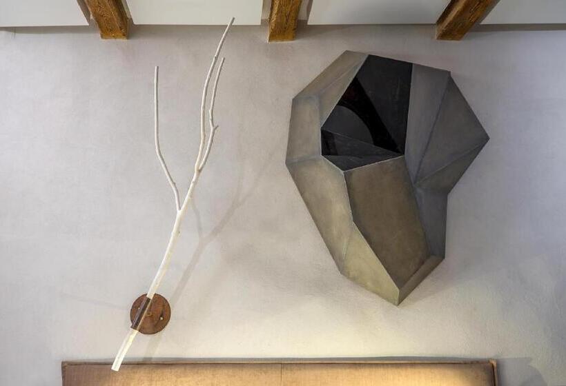 اتاق استاندارد, Artagonist Art