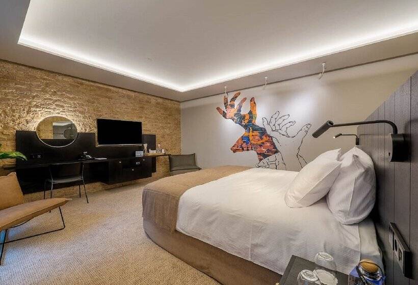 اتاق سوپریور, Artagonist Art