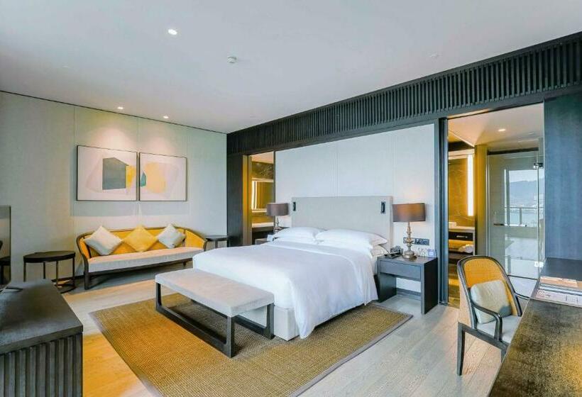 Люкс Кровать Кинг, Hilton Ningbo Dongqian Lake
