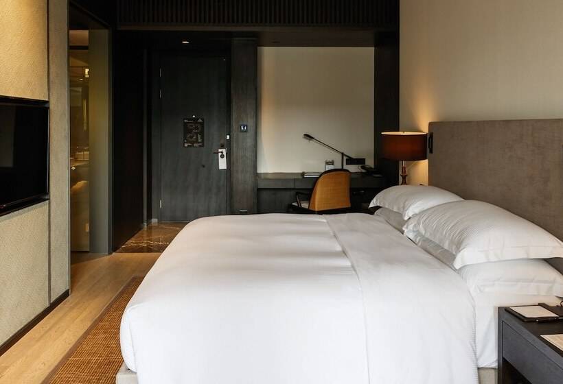 Номер Deluxe, Hilton Ningbo Dongqian Lake