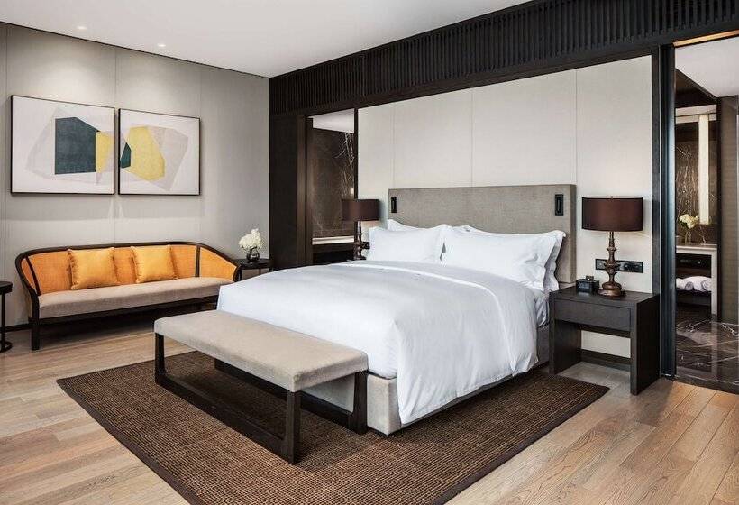 Президентский Люкс, Hilton Ningbo Dongqian Lake