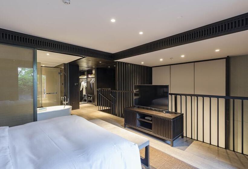 Президентский Люкс, Hilton Ningbo Dongqian Lake