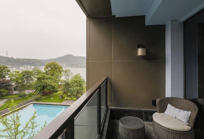 Номер Базовый Двуспальная Кровать, Hilton Ningbo Dongqian Lake