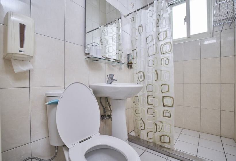 اتاق خانوادگی, Dragon House B&b