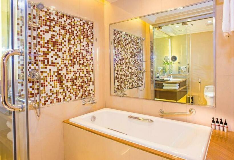 اتاق لوکس با چشم‌انداز دریا, Royal Halong